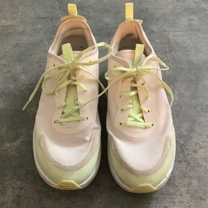 Neon Nike Air Max Dia